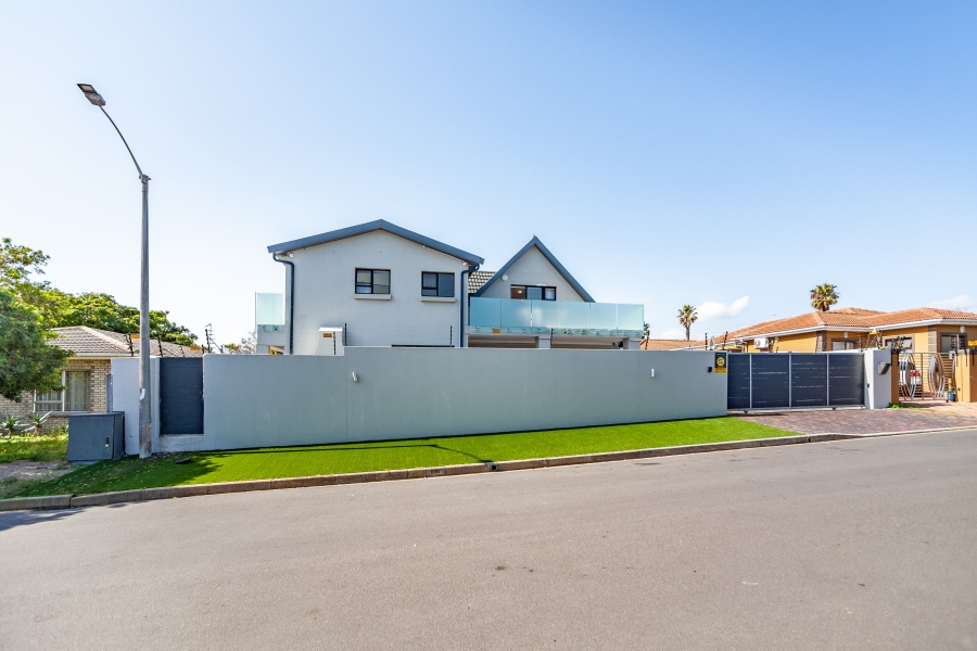 8 Bedroom Property for Sale in Milnerton Ridge Western Cape